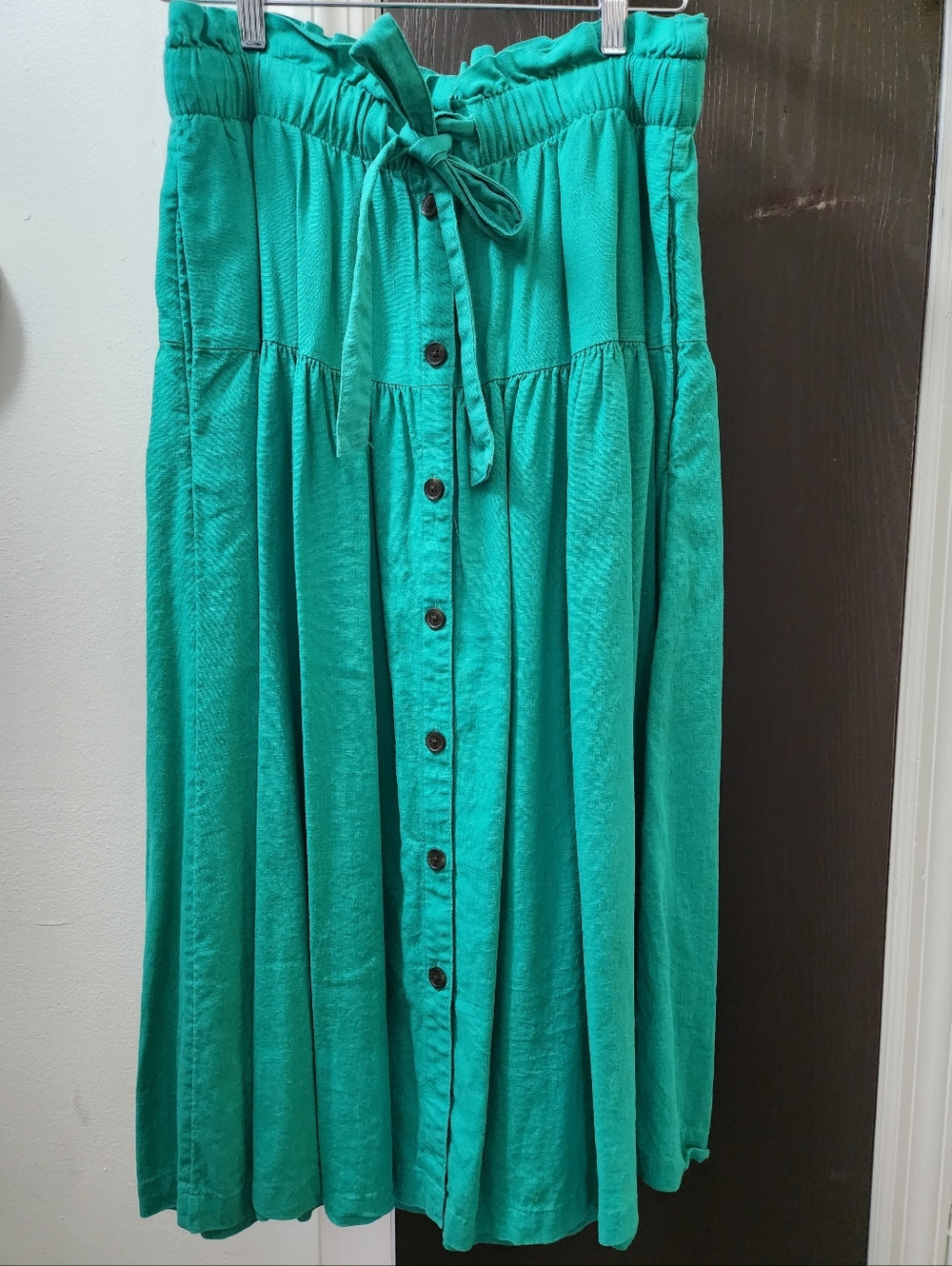 Universal Thread Green Tiered Button-Front Midi Skirt